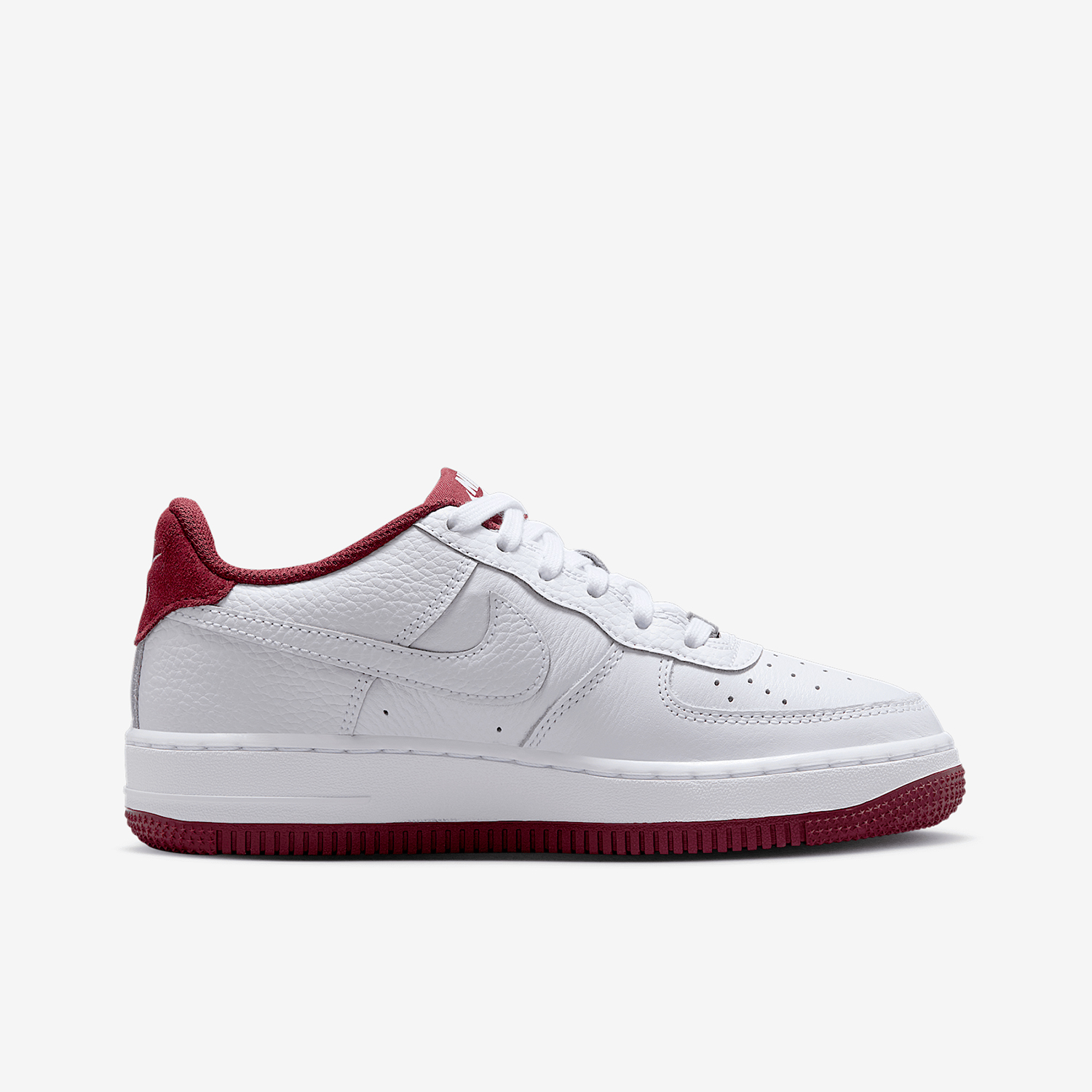 حذاء رياضي أصلي للأطفال من ناي - مراجعة Nike Shoes Air Force 1 وسعره